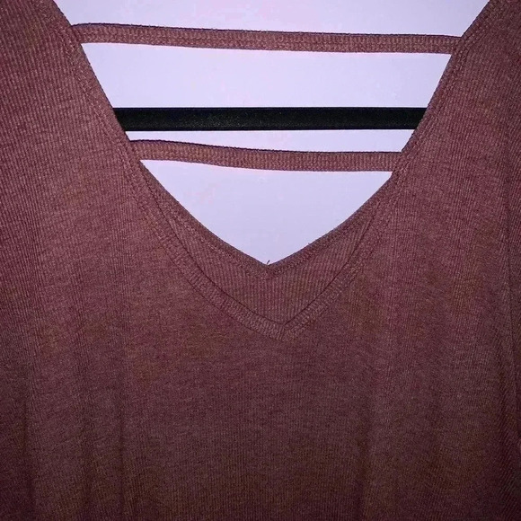 SO Women’s Large V-Neck Sweater - Picture 2 of 3
